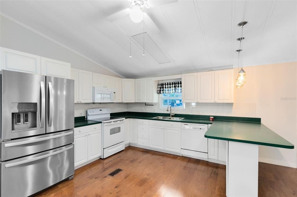 For Sale: $190,000 (2 beds, 2 baths, 1104 Square Feet)