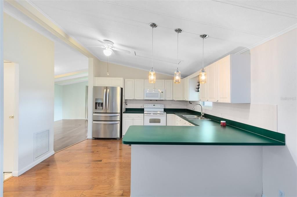 For Sale: $190,000 (2 beds, 2 baths, 1104 Square Feet)