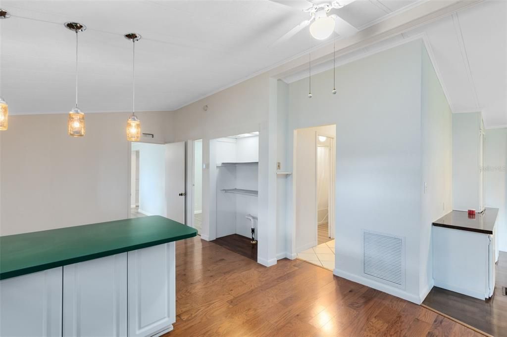 For Sale: $190,000 (2 beds, 2 baths, 1104 Square Feet)