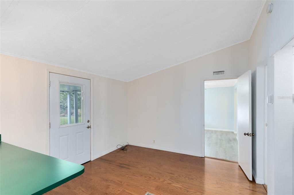 For Sale: $190,000 (2 beds, 2 baths, 1104 Square Feet)