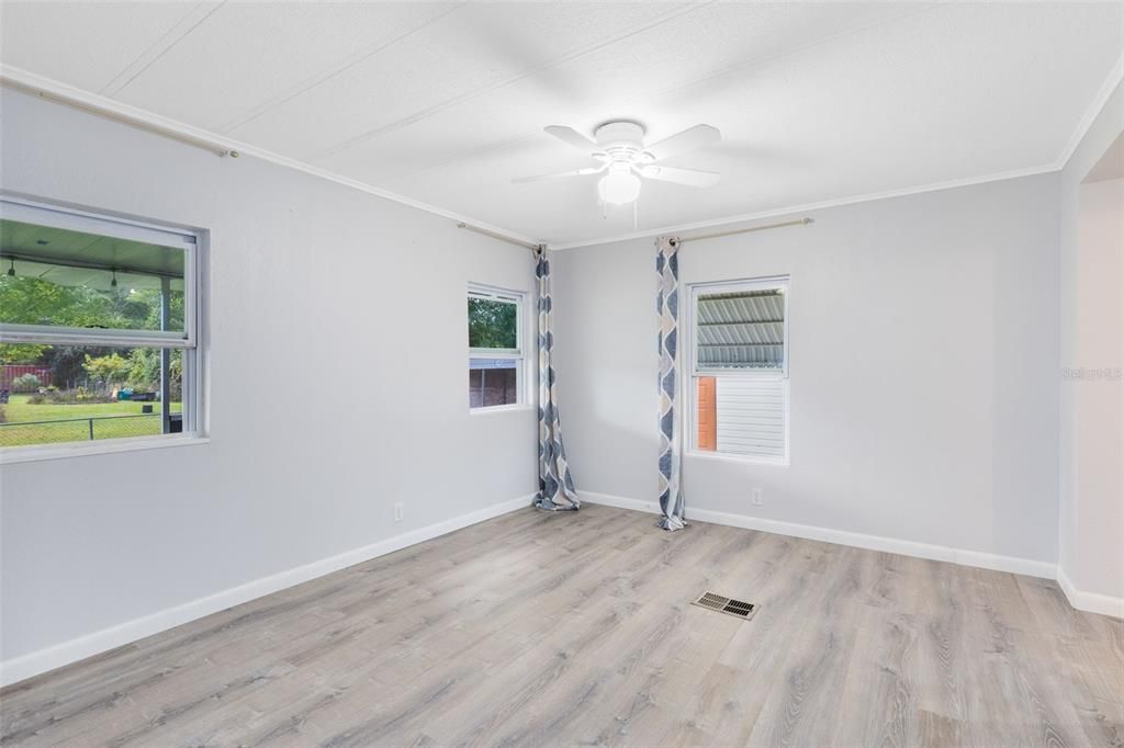 For Sale: $190,000 (2 beds, 2 baths, 1104 Square Feet)