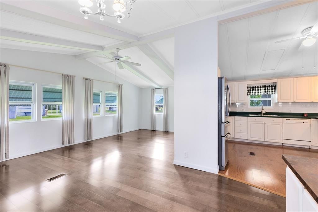 For Sale: $190,000 (2 beds, 2 baths, 1104 Square Feet)