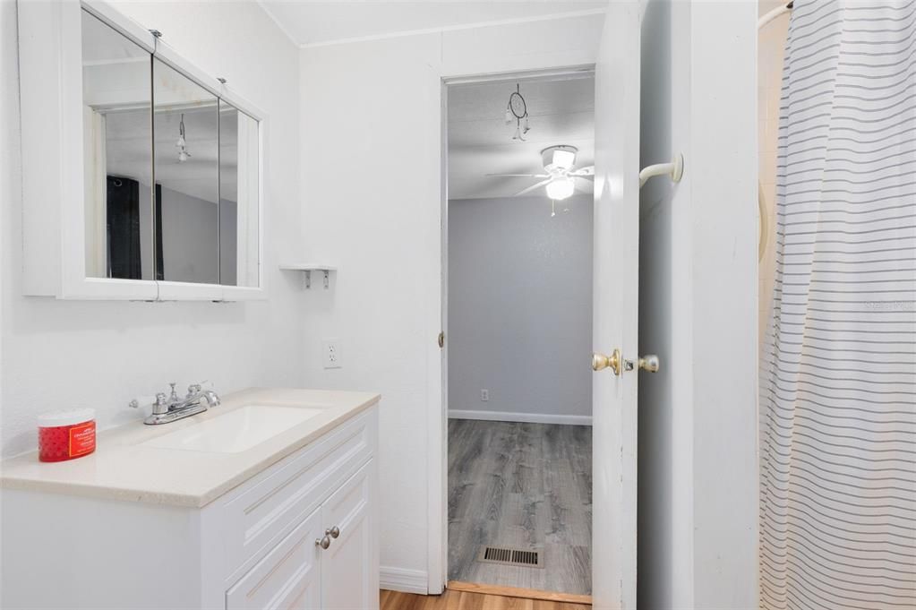 For Sale: $190,000 (2 beds, 2 baths, 1104 Square Feet)