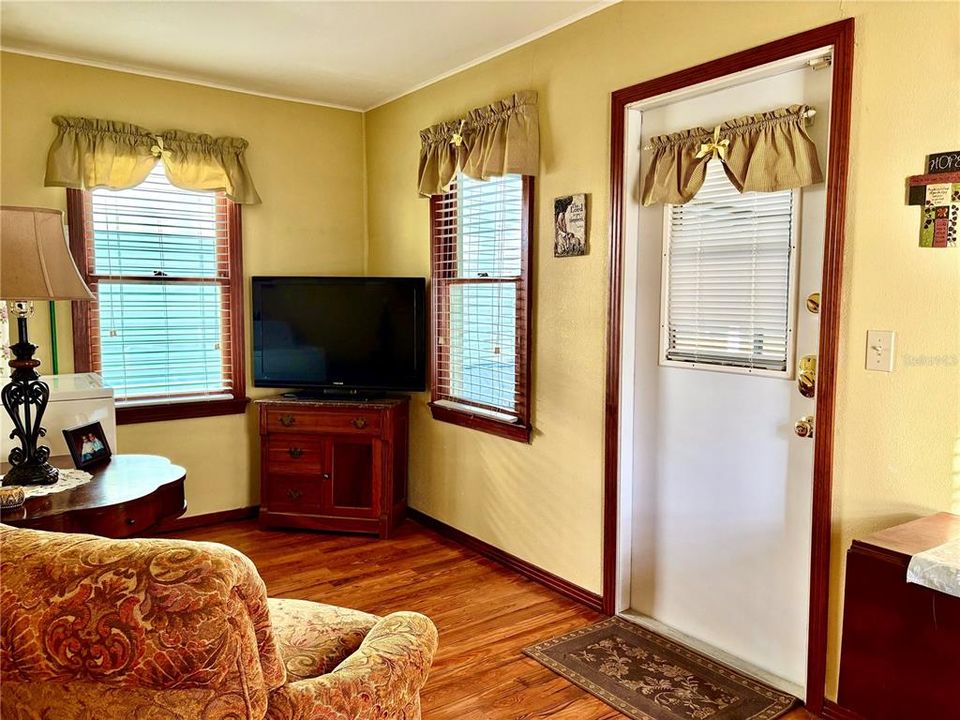 En Venta: $255,500 (2 camas, 1 baños, 852 Pies cuadrados)