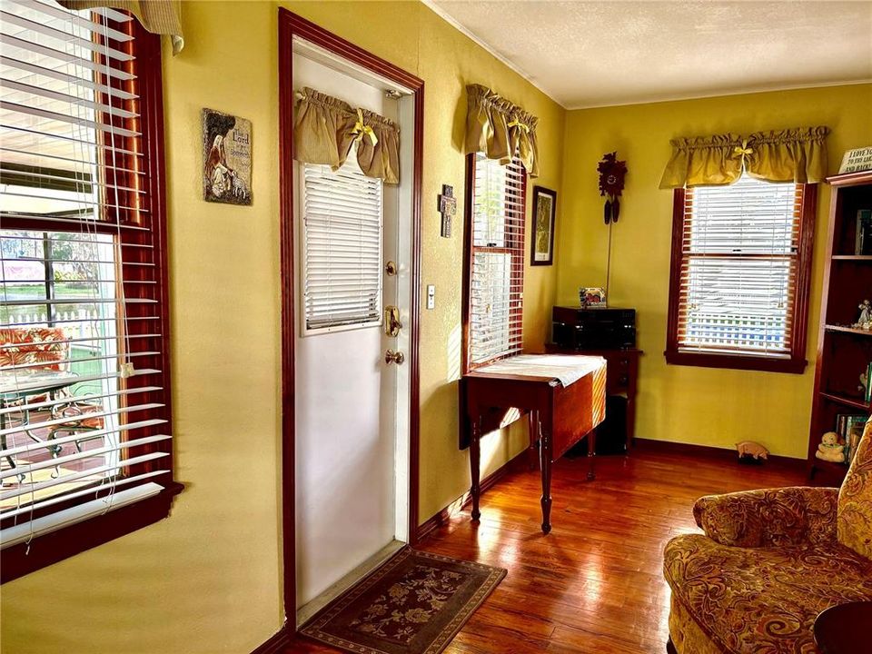 En Venta: $255,500 (2 camas, 1 baños, 852 Pies cuadrados)