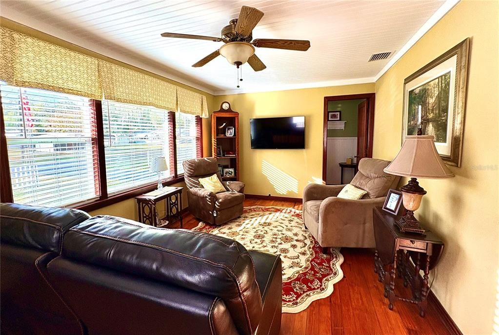 En Venta: $255,500 (2 camas, 1 baños, 852 Pies cuadrados)