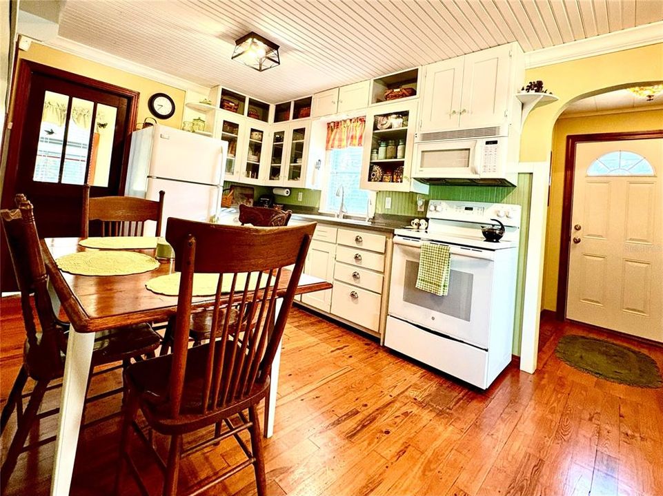 En Venta: $255,500 (2 camas, 1 baños, 852 Pies cuadrados)