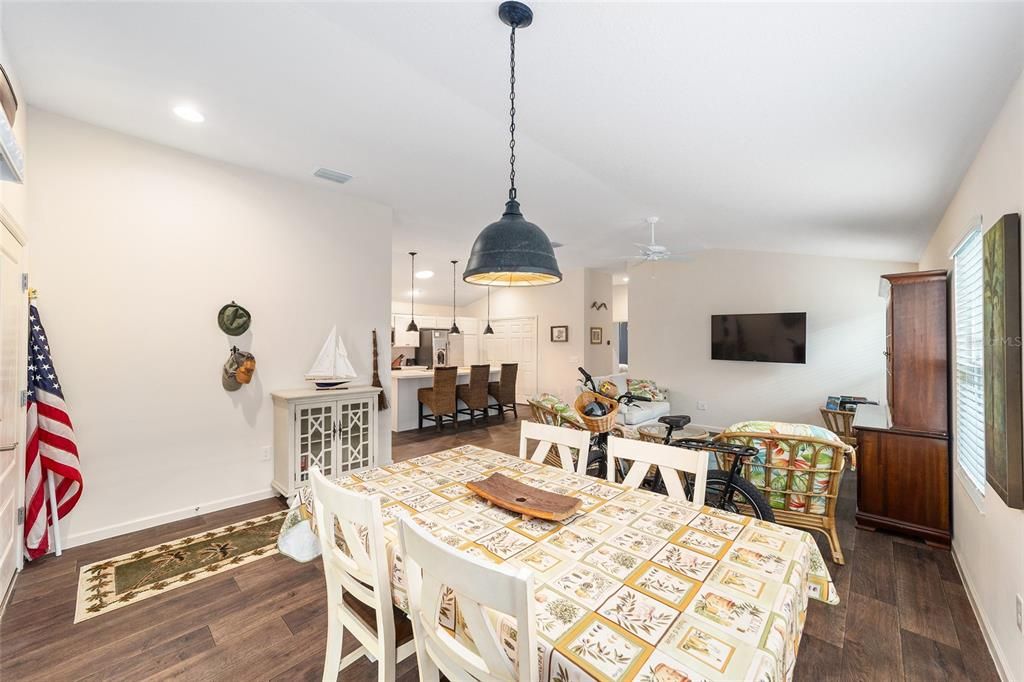 En Venta: $314,900 (2 camas, 2 baños, 1266 Pies cuadrados)