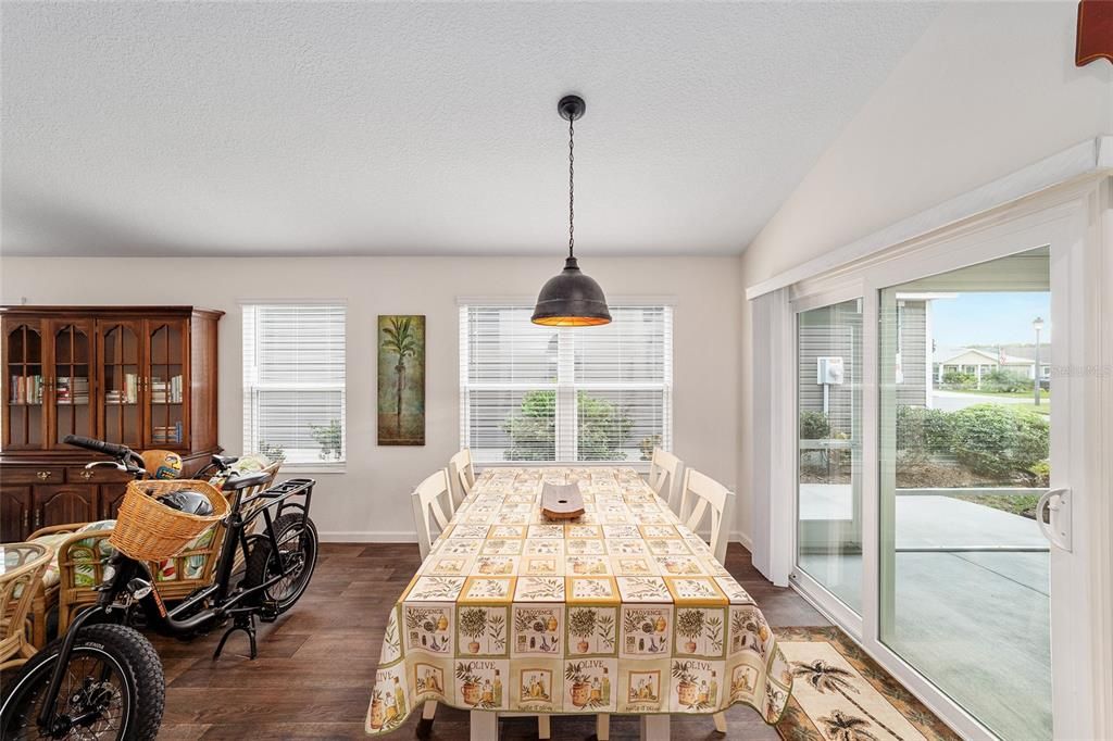 En Venta: $314,900 (2 camas, 2 baños, 1266 Pies cuadrados)