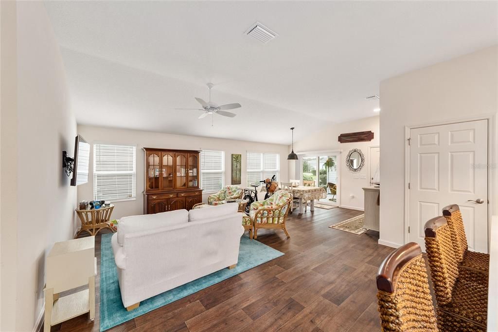 En Venta: $314,900 (2 camas, 2 baños, 1266 Pies cuadrados)