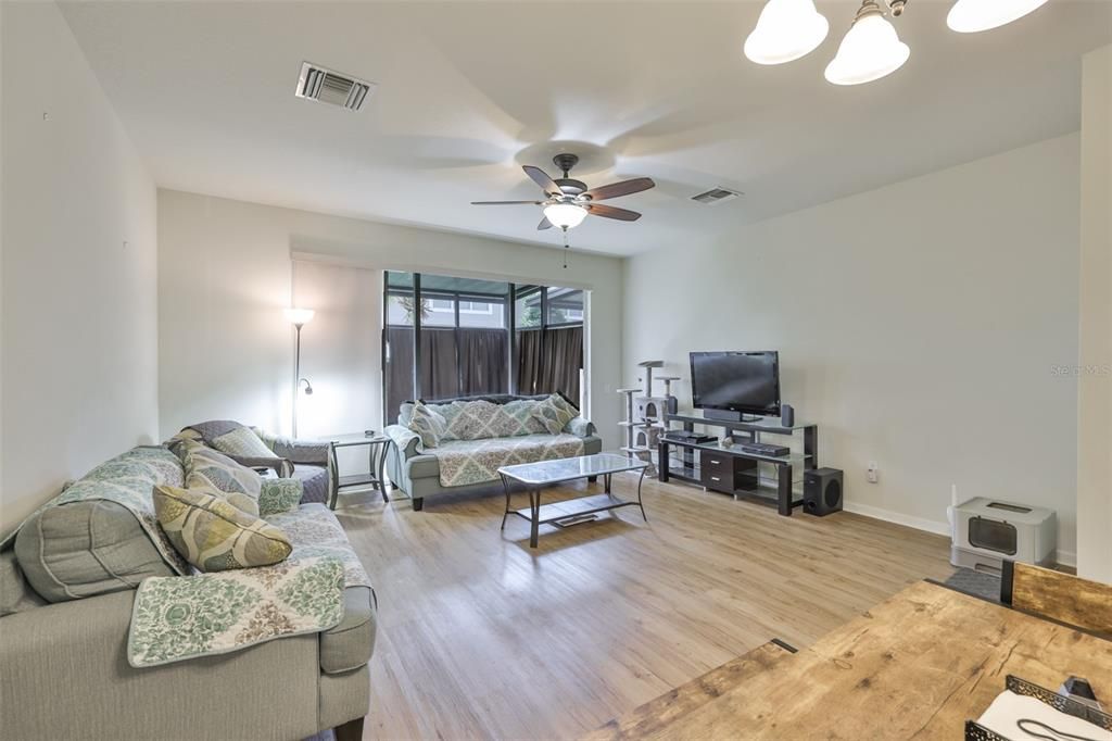 待售: $264,500 (3 贝兹, 2 浴室, 1622 平方英尺)