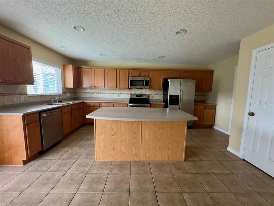 出租: $2,500 (3 贝兹, 2 浴室, 2691 平方英尺)