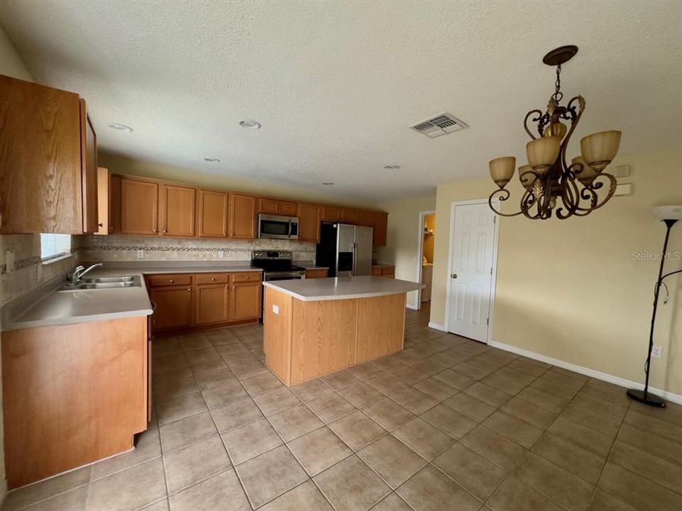 出租: $2,500 (3 贝兹, 2 浴室, 2691 平方英尺)