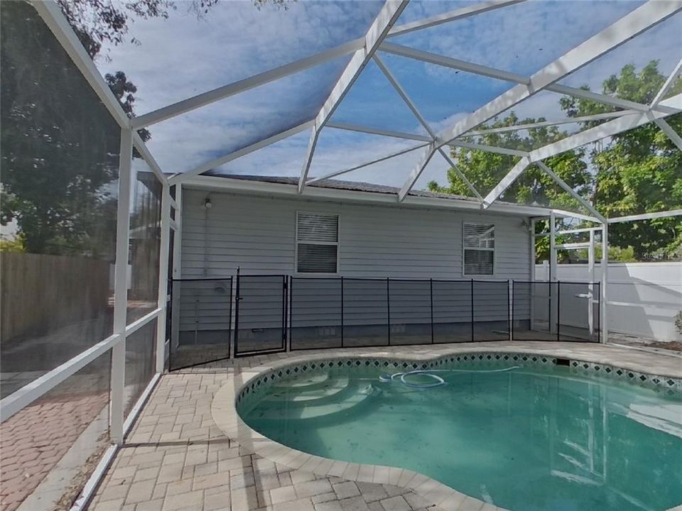 出租: $3,329 (4 贝兹, 2 浴室, 1784 平方英尺)