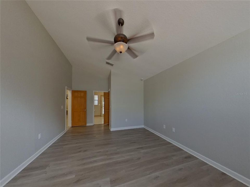 出租: $3,329 (4 贝兹, 2 浴室, 1784 平方英尺)