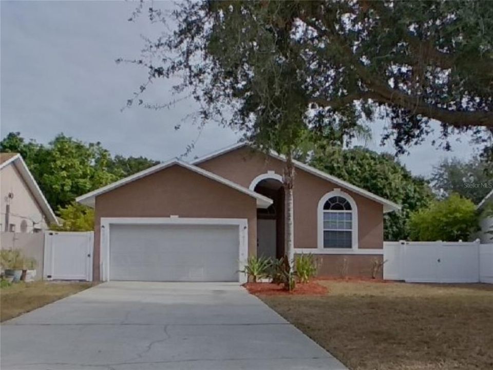 出租: $3,329 (4 贝兹, 2 浴室, 1784 平方英尺)