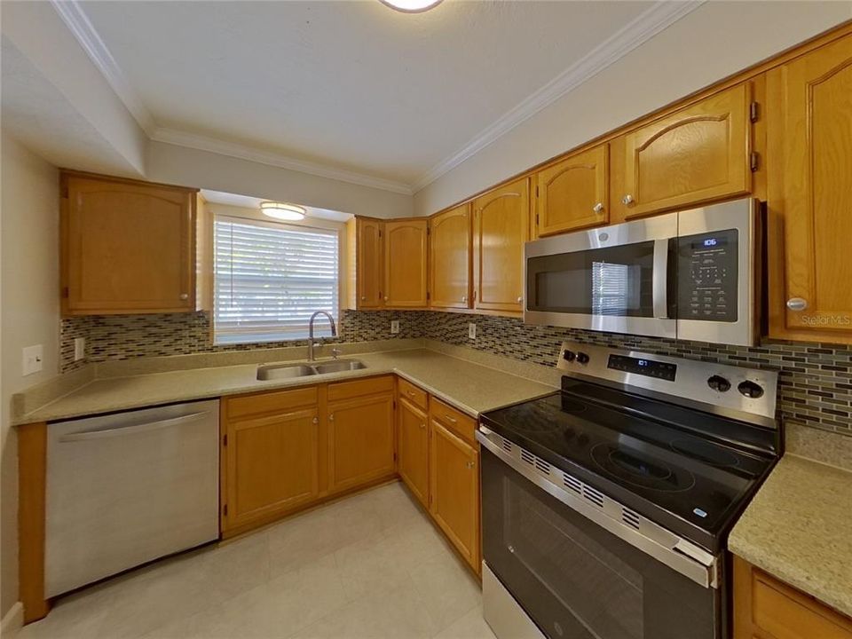 出租: $3,329 (4 贝兹, 2 浴室, 1784 平方英尺)