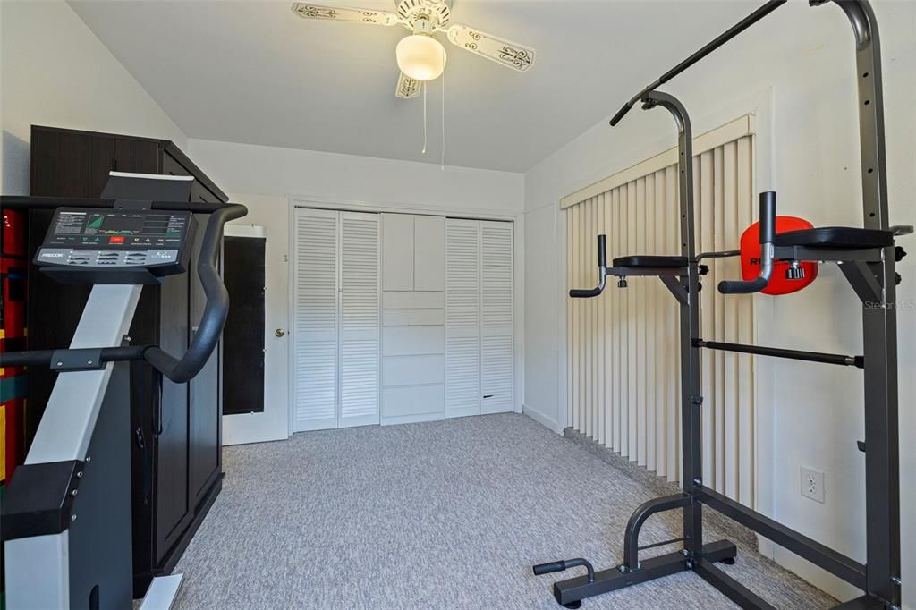 For Sale: $435,000 (4 beds, 2 baths, 1952 Square Feet)