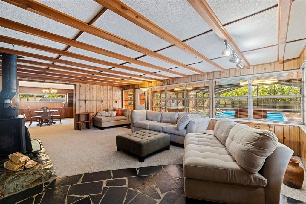 For Sale: $435,000 (4 beds, 2 baths, 1952 Square Feet)