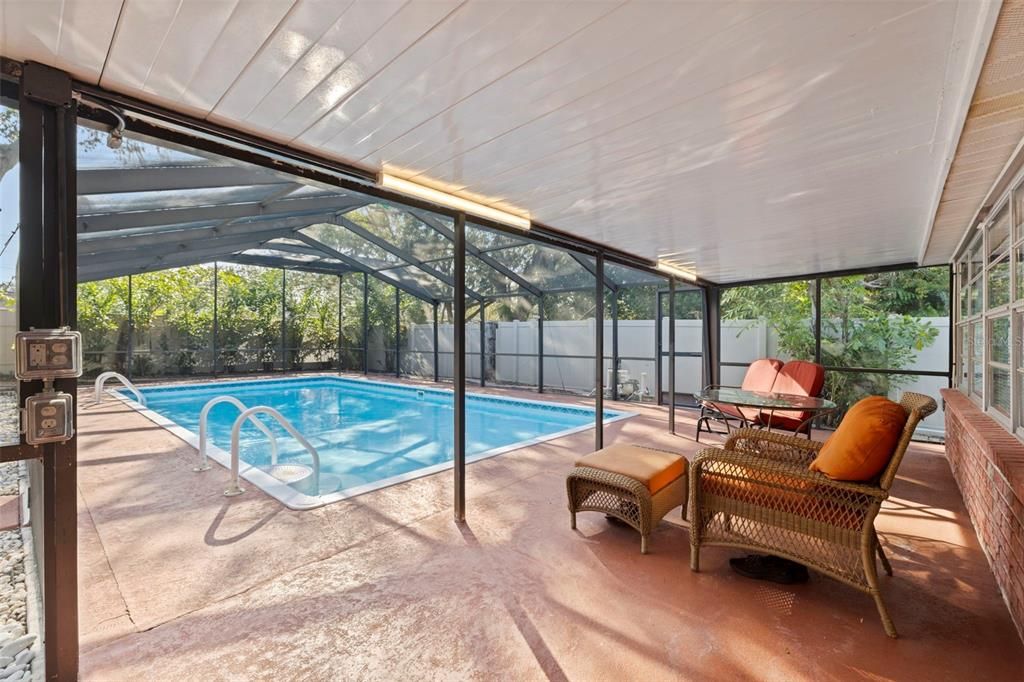 For Sale: $435,000 (4 beds, 2 baths, 1952 Square Feet)