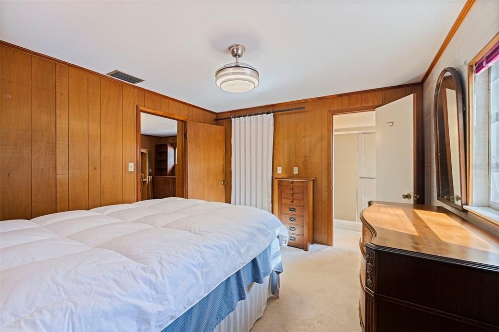 For Sale: $435,000 (4 beds, 2 baths, 1952 Square Feet)