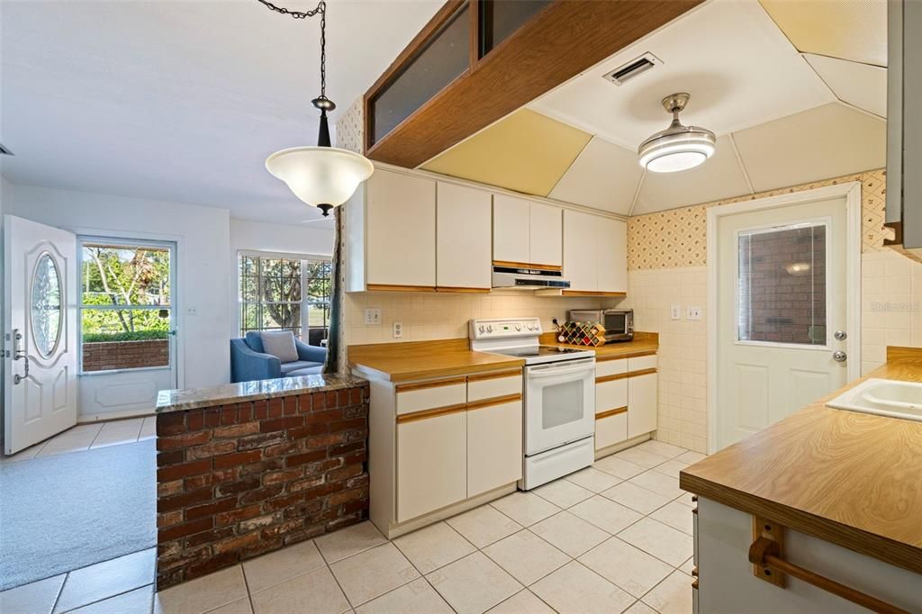 For Sale: $435,000 (4 beds, 2 baths, 1952 Square Feet)