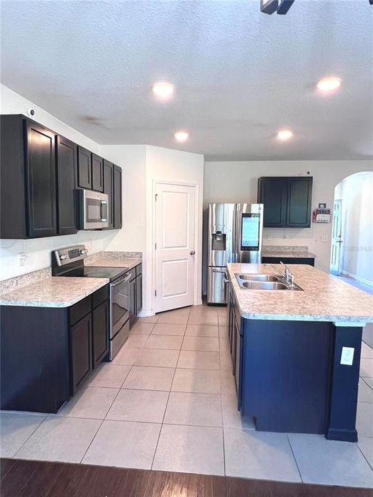 待售: $315,900 (5 贝兹, 3 浴室, 2674 平方英尺)