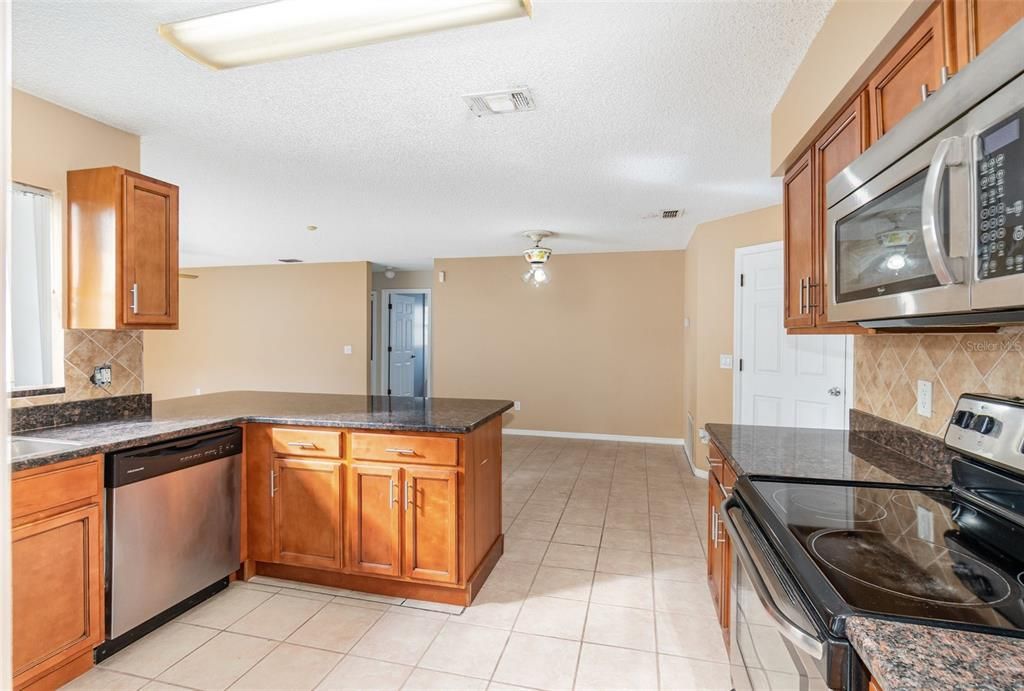 For Sale: $350,000 (3 beds, 2 baths, 1549 Square Feet)