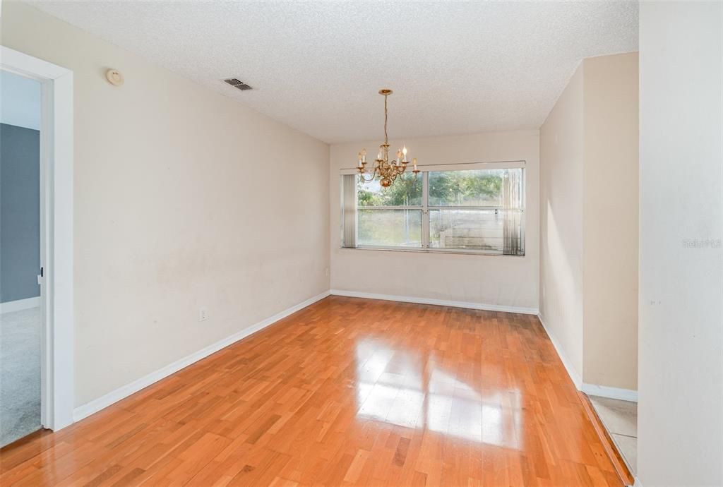 For Sale: $350,000 (3 beds, 2 baths, 1549 Square Feet)