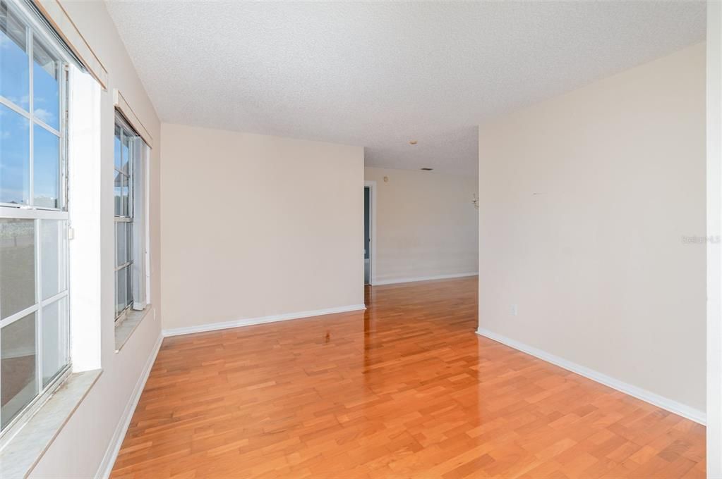 For Sale: $350,000 (3 beds, 2 baths, 1549 Square Feet)