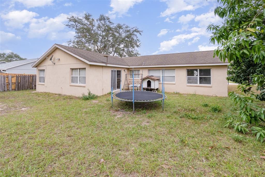 For Sale: $350,000 (3 beds, 2 baths, 1549 Square Feet)