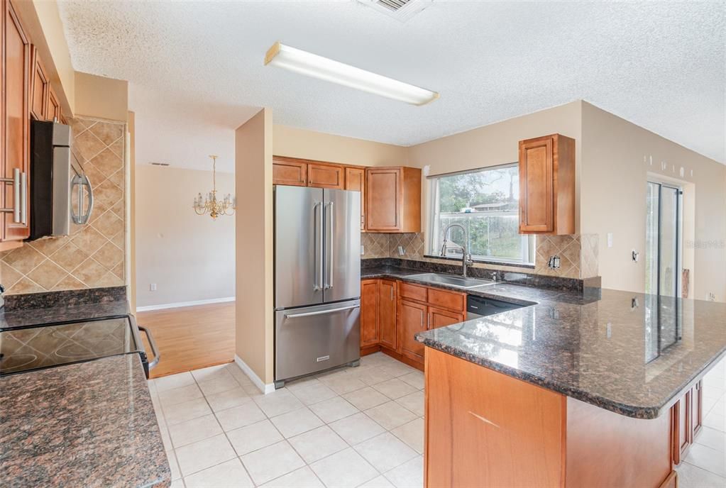 For Sale: $350,000 (3 beds, 2 baths, 1549 Square Feet)