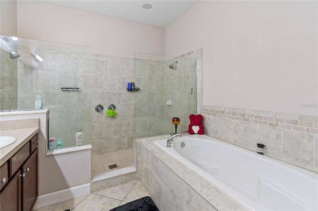 En Venta: $479,900 (4 camas, 3 baños, 2697 Pies cuadrados)