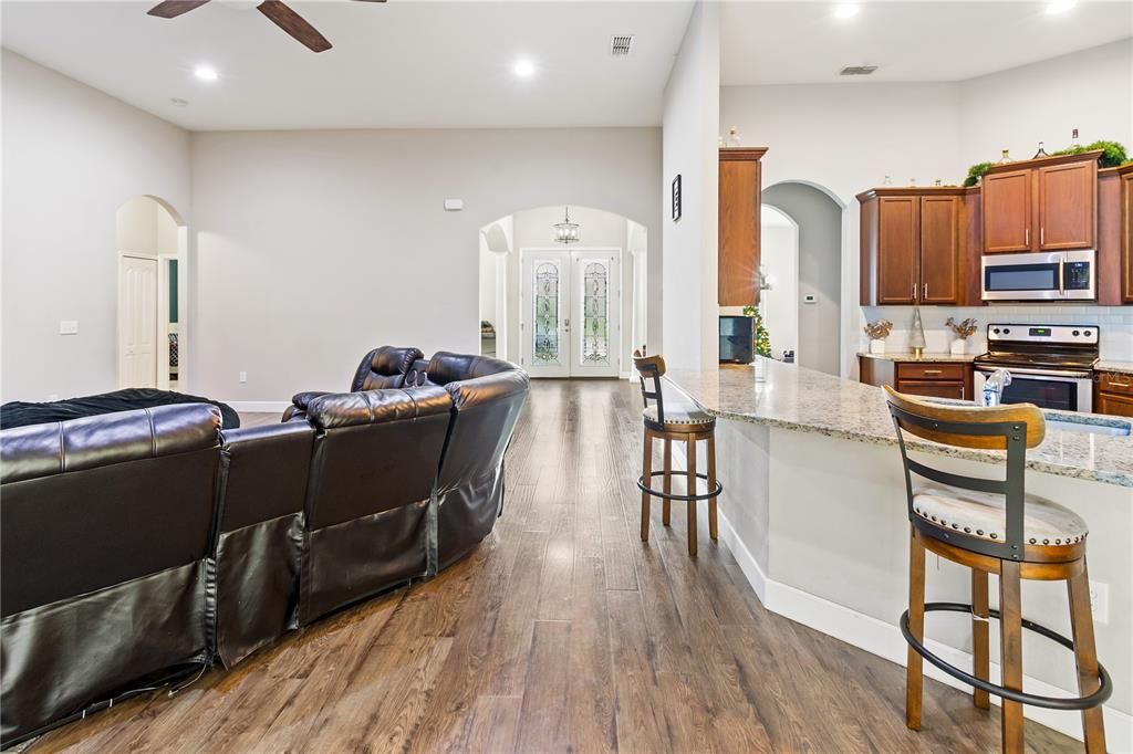 En Venta: $479,900 (4 camas, 3 baños, 2697 Pies cuadrados)