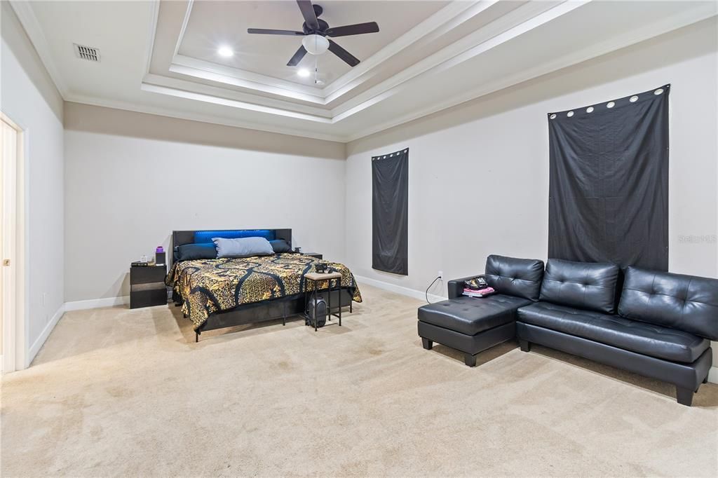 En Venta: $479,900 (4 camas, 3 baños, 2697 Pies cuadrados)