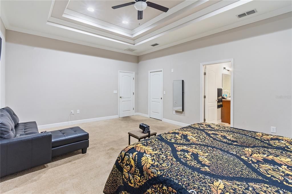 En Venta: $479,900 (4 camas, 3 baños, 2697 Pies cuadrados)