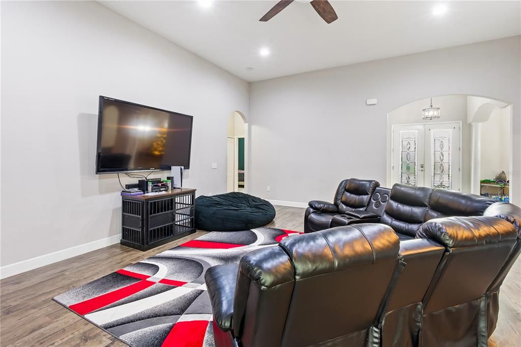 En Venta: $479,900 (4 camas, 3 baños, 2697 Pies cuadrados)