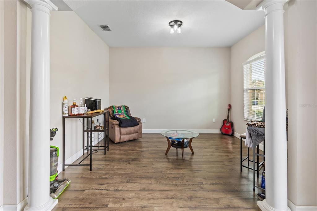 En Venta: $479,900 (4 camas, 3 baños, 2697 Pies cuadrados)