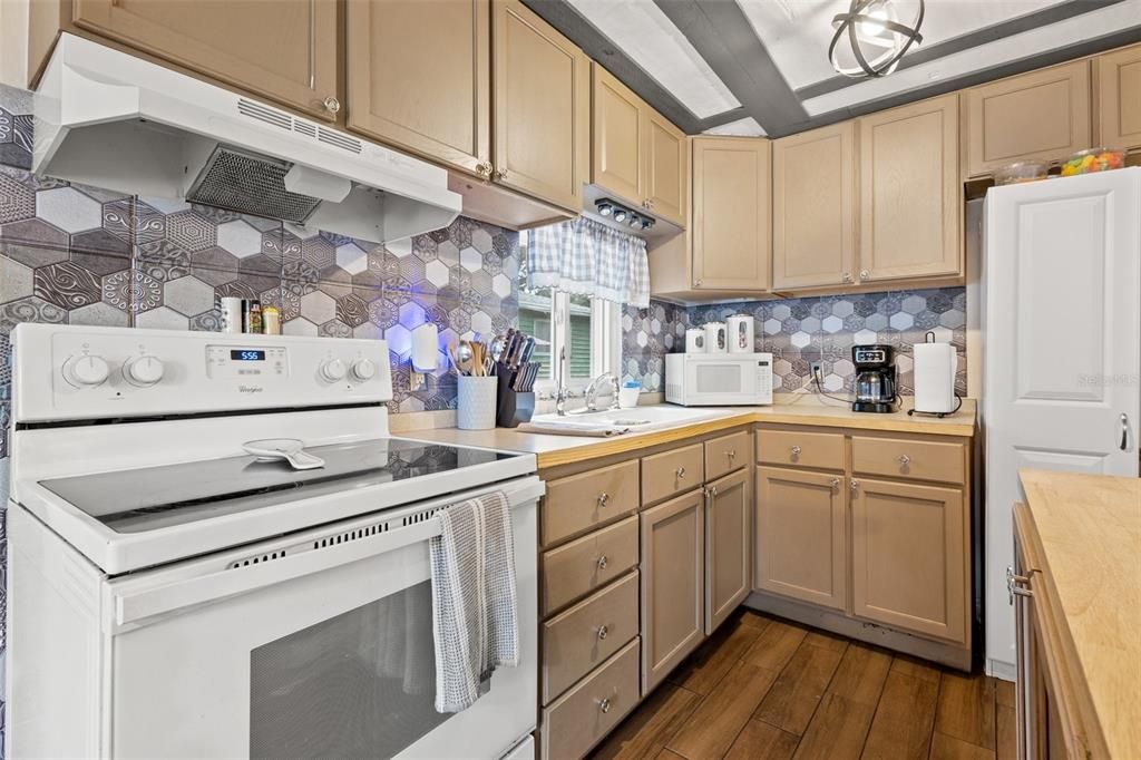 出租: $2,000 (3 贝兹, 1 浴室, 1012 平方英尺)