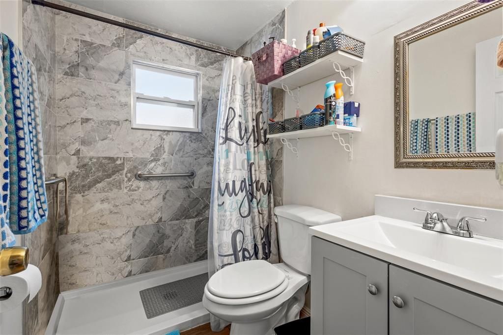 出租: $2,000 (3 贝兹, 1 浴室, 1012 平方英尺)