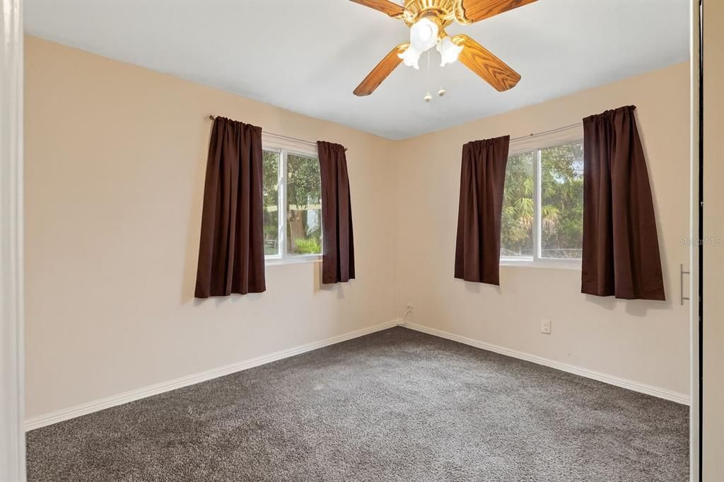 出租: $2,000 (3 贝兹, 1 浴室, 1012 平方英尺)