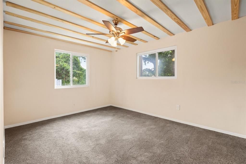 出租: $2,000 (3 贝兹, 1 浴室, 1012 平方英尺)