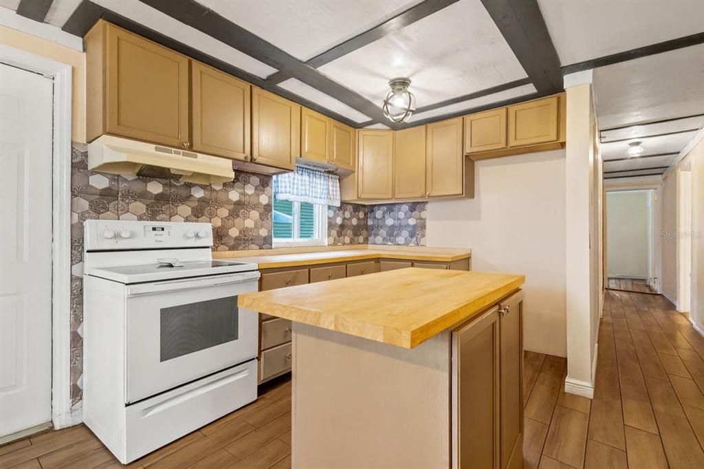 出租: $2,000 (3 贝兹, 1 浴室, 1012 平方英尺)