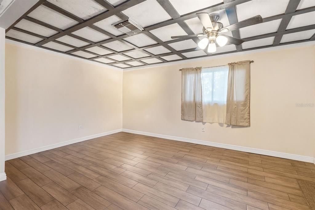 出租: $2,000 (3 贝兹, 1 浴室, 1012 平方英尺)