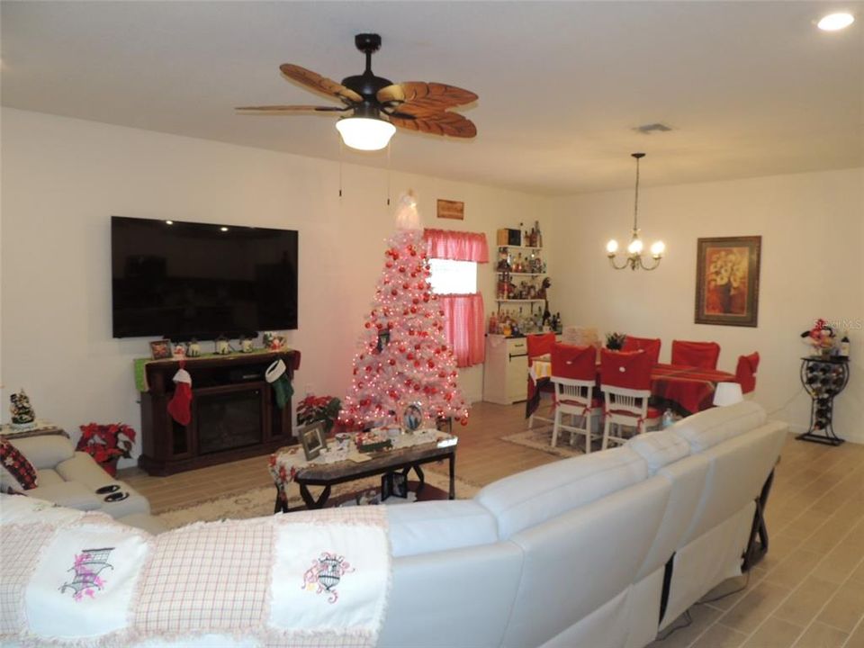 For Sale: $355,000 (4 beds, 3 baths, 2027 Square Feet)