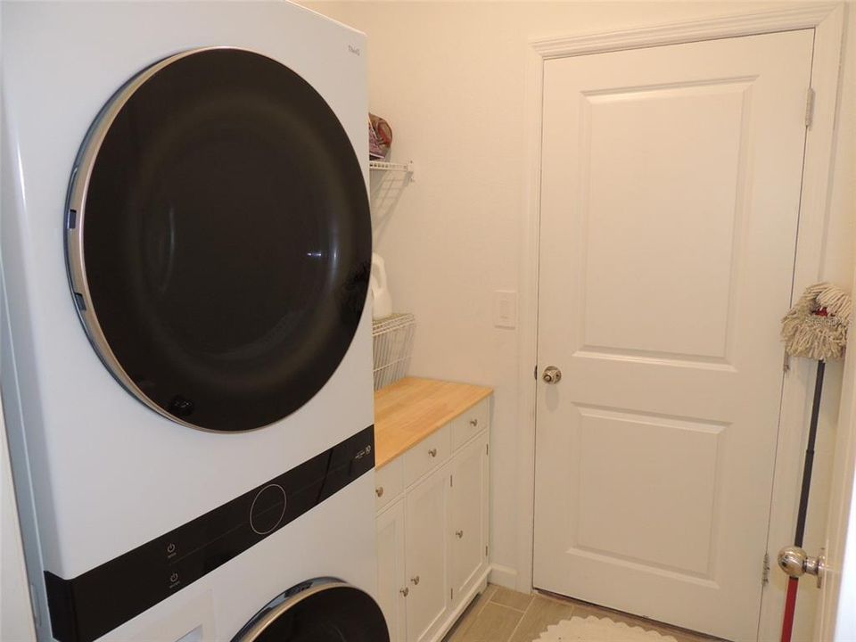 For Sale: $355,000 (4 beds, 3 baths, 2027 Square Feet)