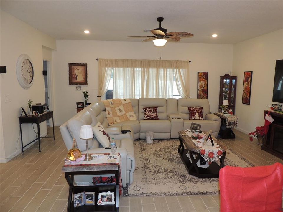 For Sale: $355,000 (4 beds, 3 baths, 2027 Square Feet)