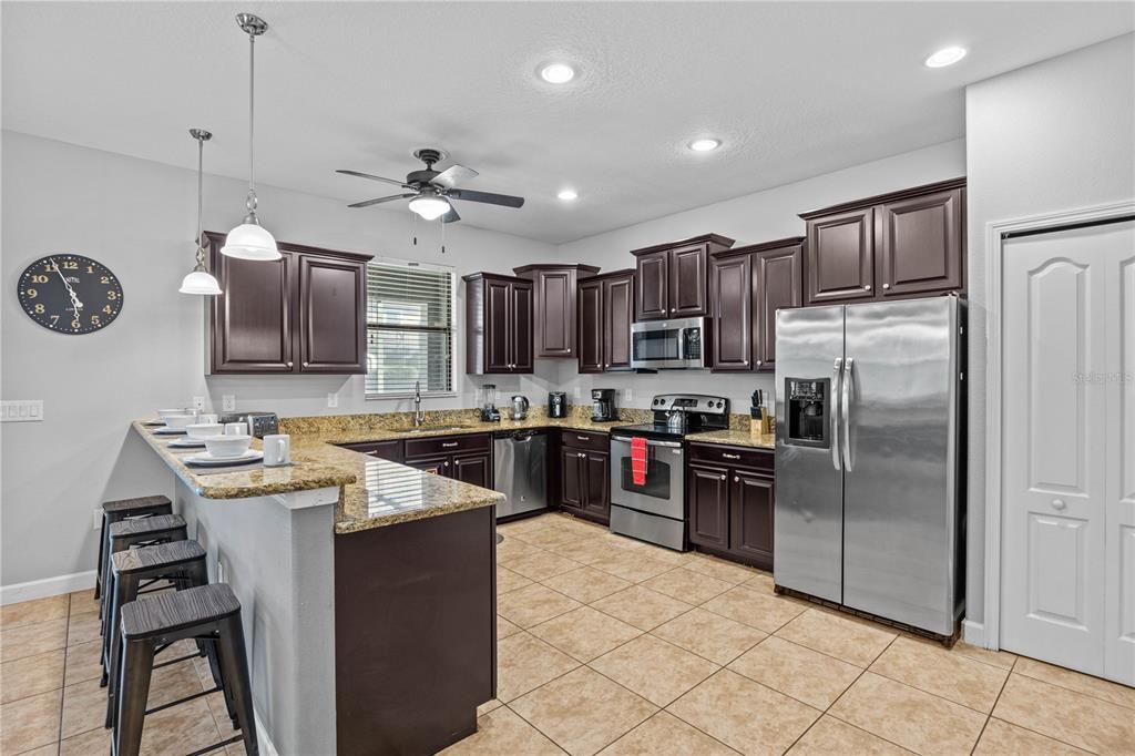 На продажу: $669,000 (6 спален, 6 ванн, 3465 Квадратных фут)