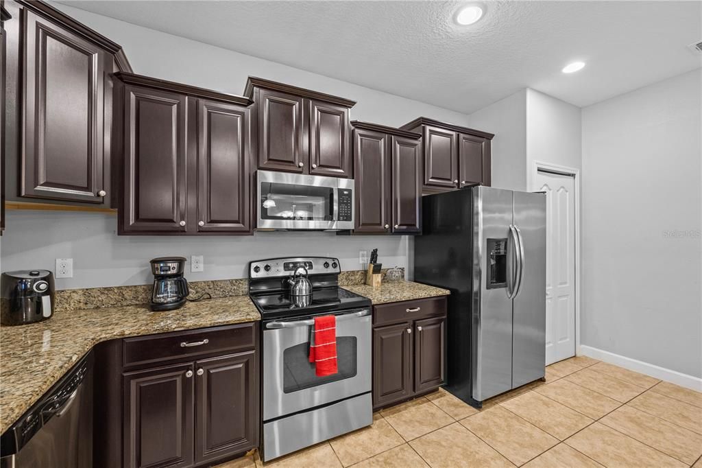 На продажу: $669,000 (6 спален, 6 ванн, 3465 Квадратных фут)