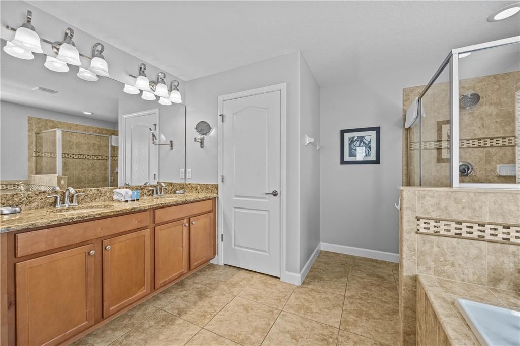 На продажу: $669,000 (6 спален, 6 ванн, 3465 Квадратных фут)